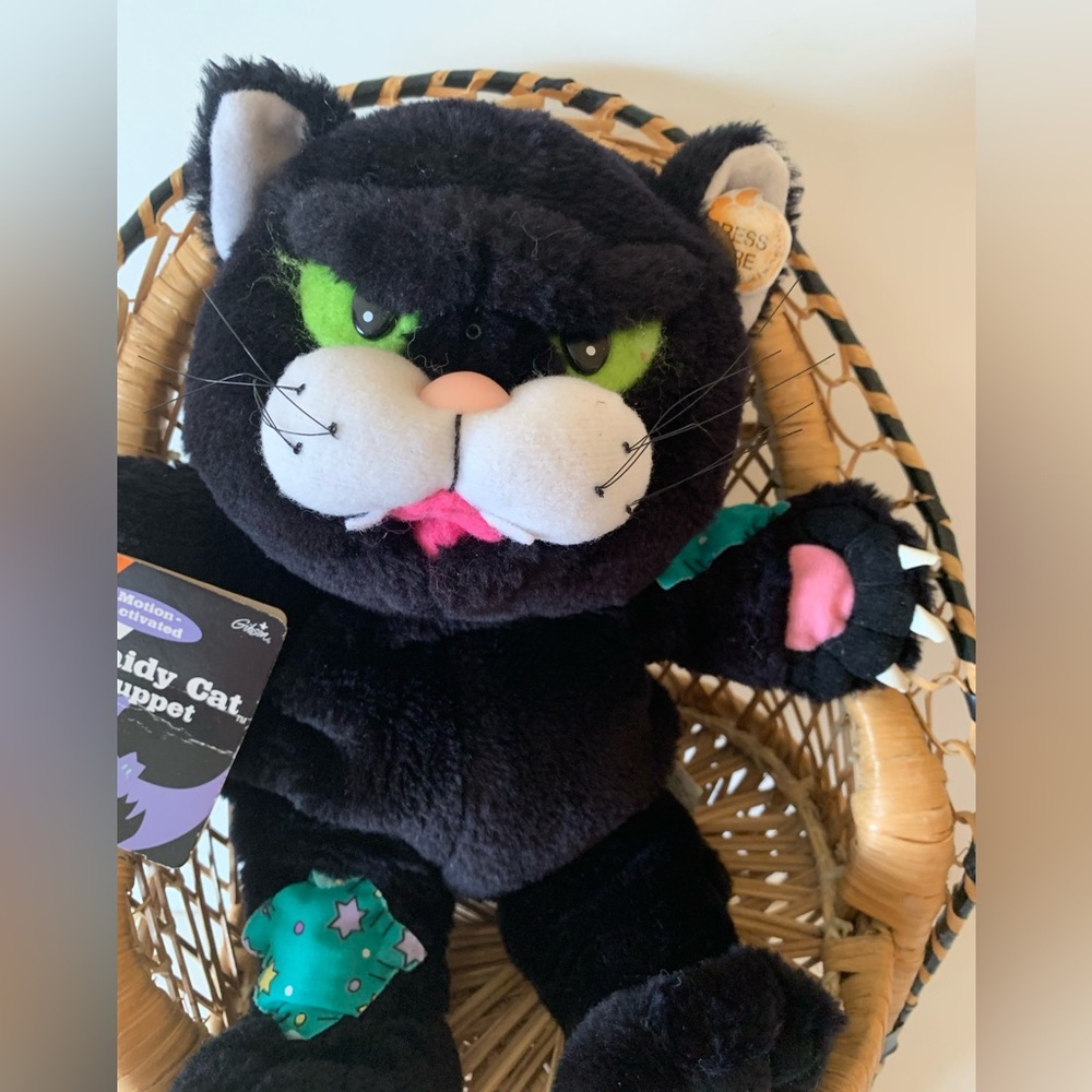 1996 Black and White Cat Puppet Action Motivated Meowing Halloween Fraidy Cat